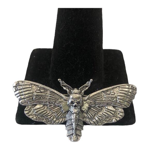 Vintage Inspired Timeless Intricately Designed Silver Plated Butterfly Brooch - Picture 2 of 13